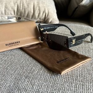 Burberry Bella Sunglasses in Excellent Condition with Original Case AND BOX